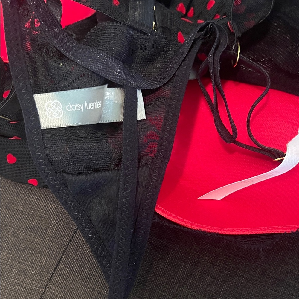 #1397+ Daisy Fuentes Black & Red Push Up Sheer W/ Thong Chemise Set - Picture 7 of 13